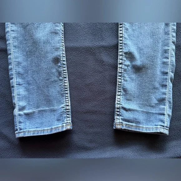 8 - H&M Divided Jeans - Picture 6 of 8